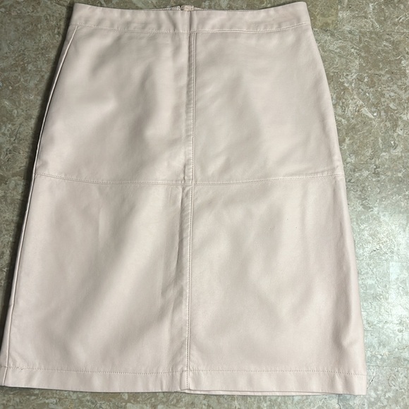 RW & CO skirt sz 8 vegan leather,pencil skirt, midi length , exc cond - Picture 10 of 10